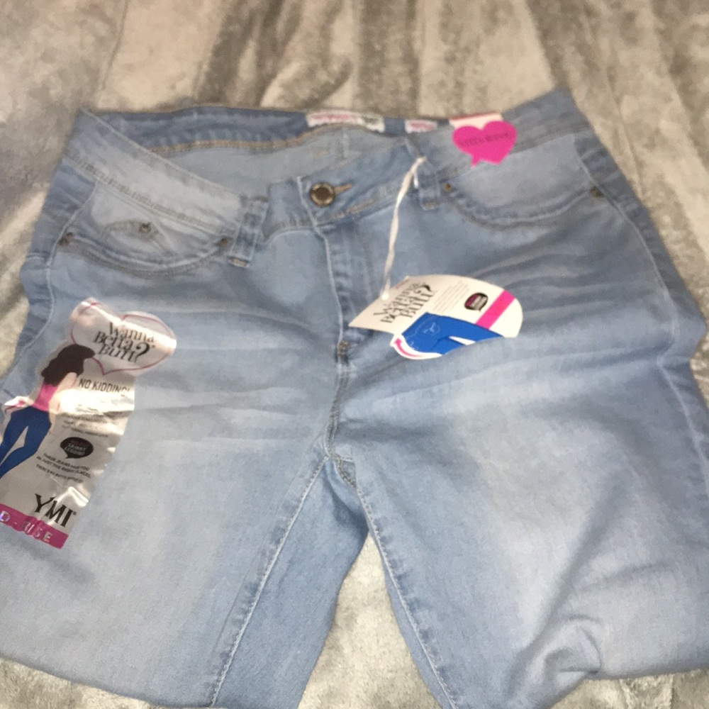 Light wash skinny jeans